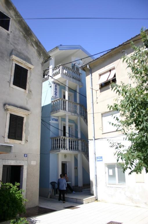 Apartments Lina Karlobag Room photo